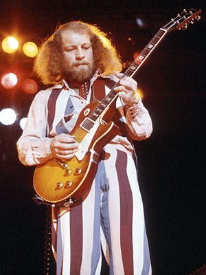 Martin Barre, 1977