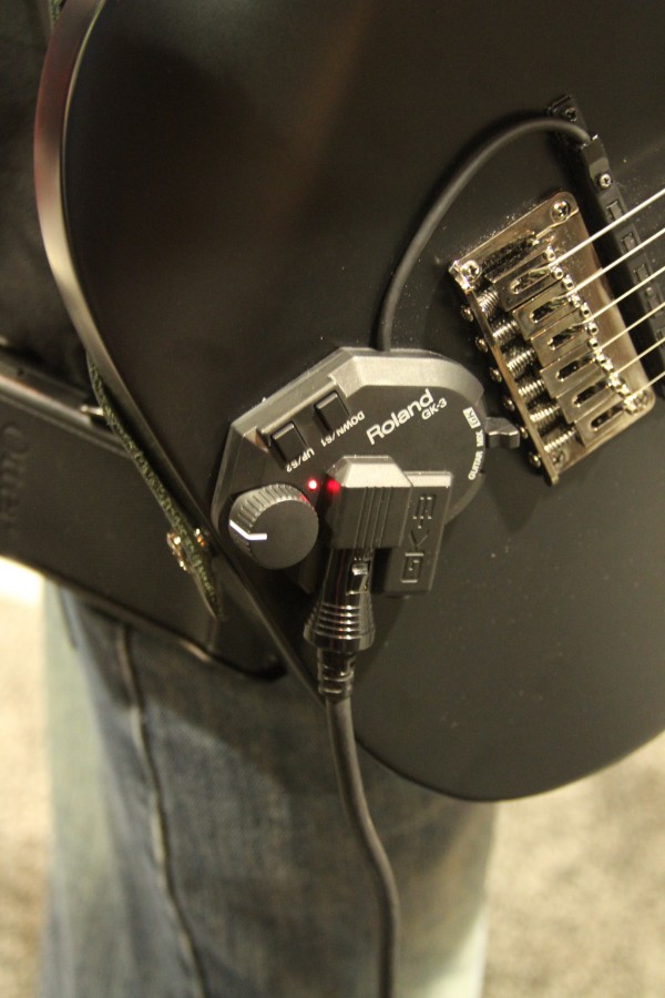 Roland GR-55 guitar mount