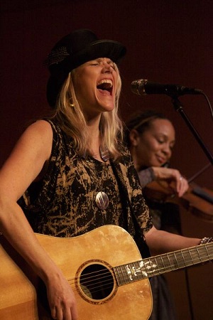 Cathy Richardson and Anne Harris Live Photo: Bill Bronson