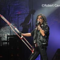 Alice Cooper – Alcohol and Drugs Kept Me From Making More Hit Records!