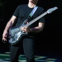 Joe Satriani Unstoppable Momentum – An organic-sounding set of performances!
