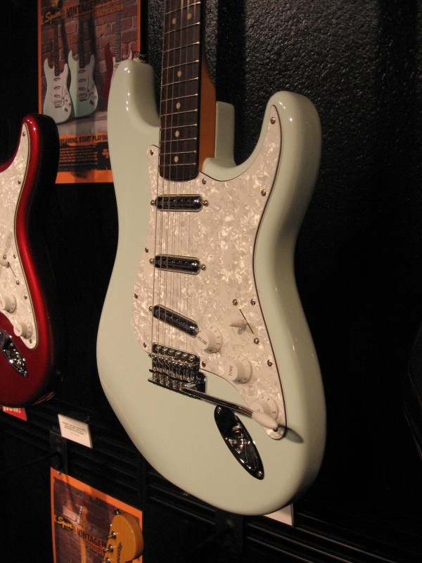 Squier Vintage Modified Surf Stratocaster